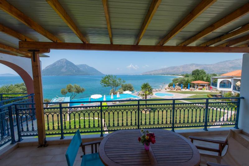 One-Bedroom Apartment with Sea and Pool View - 1st floor image 3