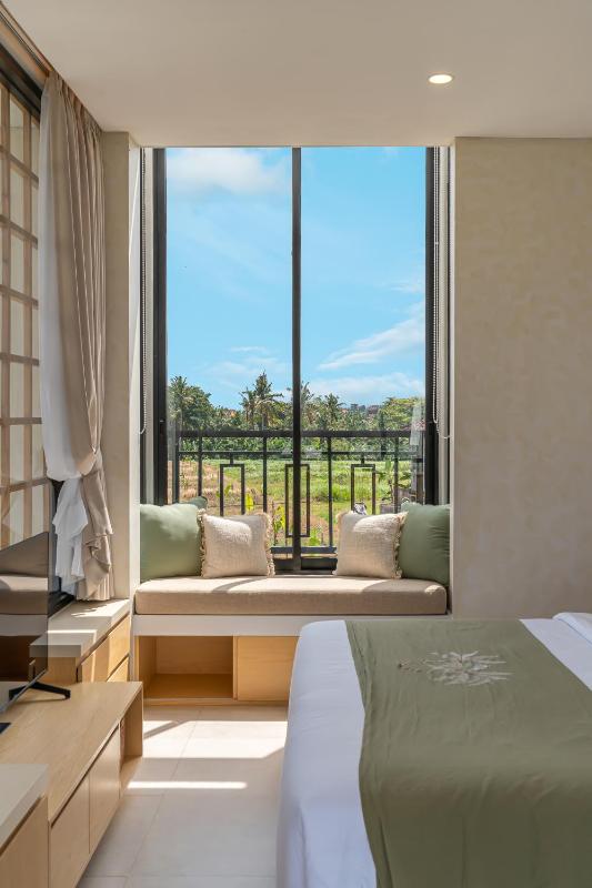 Villa Lumira - Breathtaking 4BR with Water Slide & Rice Field Views - image 12