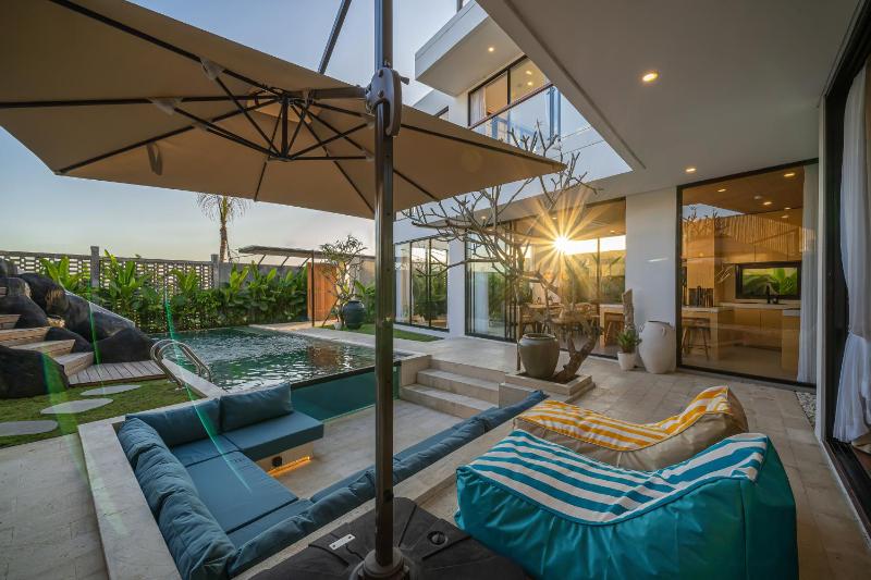 Villa Lumira - Breathtaking 4BR with Water Slide & Rice Field Views - image 10