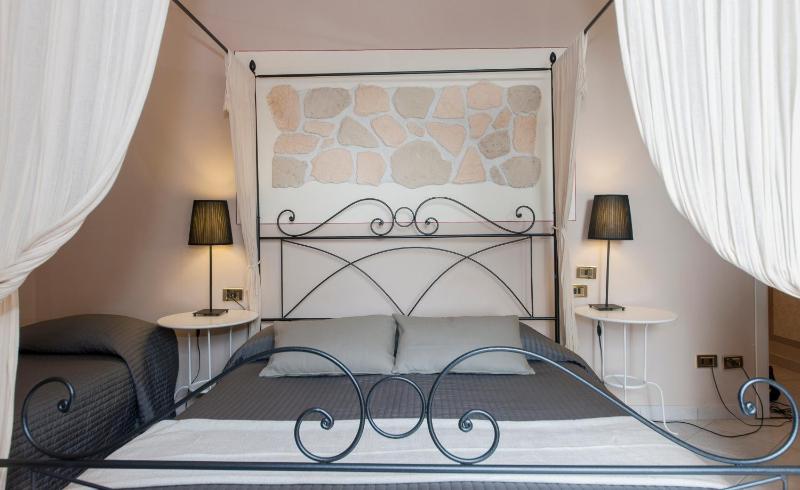 Double or Twin Room with Balcony image 4