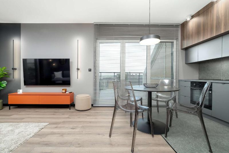Piękny Widok na Jezioro i Plażę Parking w Garażu by Noclegi Renters - image 26