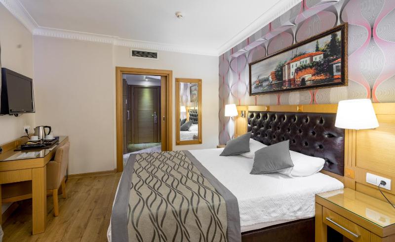 Superior Family Room image 2