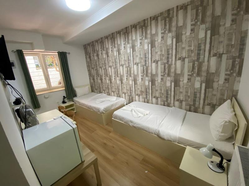 Easy Star Hotel - image 12