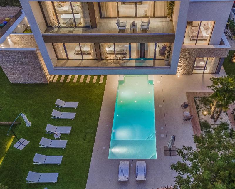Brand New Design Villa with Heated Pool and Sea view - image 18