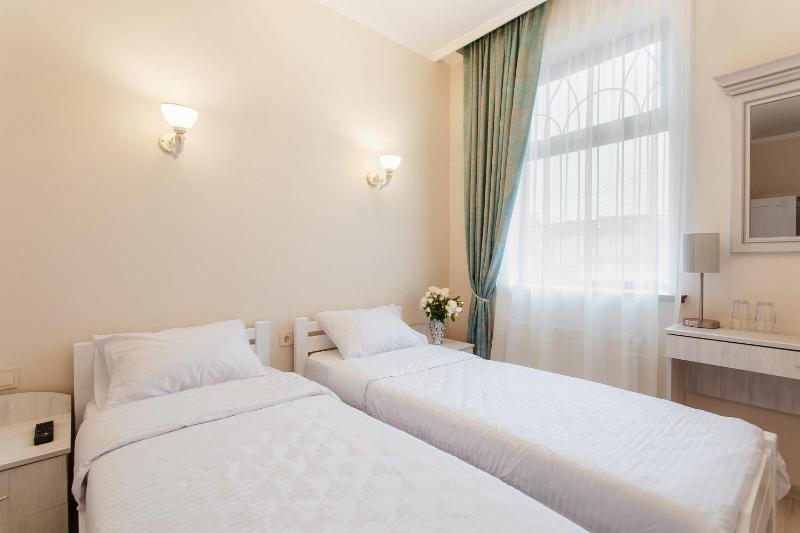 Standard Double or Twin Room image 4