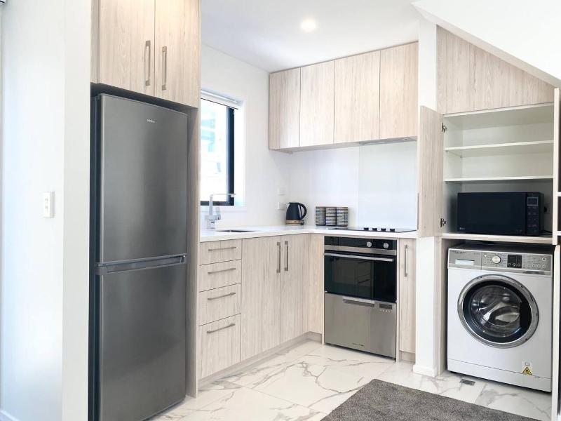 Salisbury Townhouse with Private Courtyard and Fibre WiFi - image 8