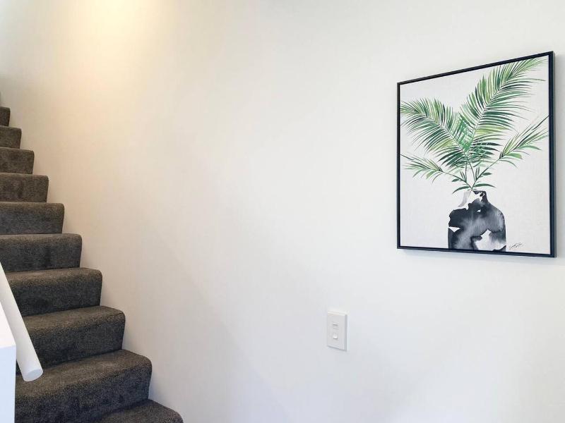 Salisbury Townhouse with Private Courtyard and Fibre WiFi - image 2