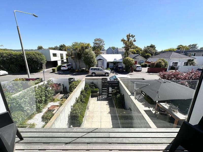 Peacock Three Bedroom Townhouse with Private Garage - image 12
