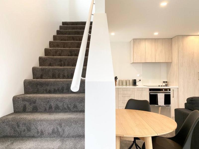 Salisbury One Bedroom Townhouse with Courtyard and Two TVs - image 14