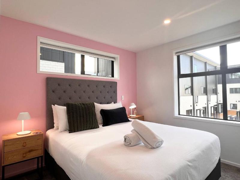 Chester Two King Bedroom Townhouse with Two Bathrooms - image 4
