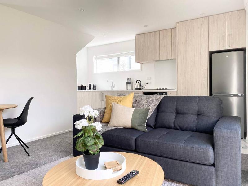 Salisbury Townhouse with Courtyard and Workspace - image 12