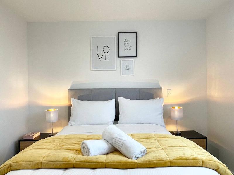 Parkside Two Bedroom Townhouse with Free Parking - image 17
