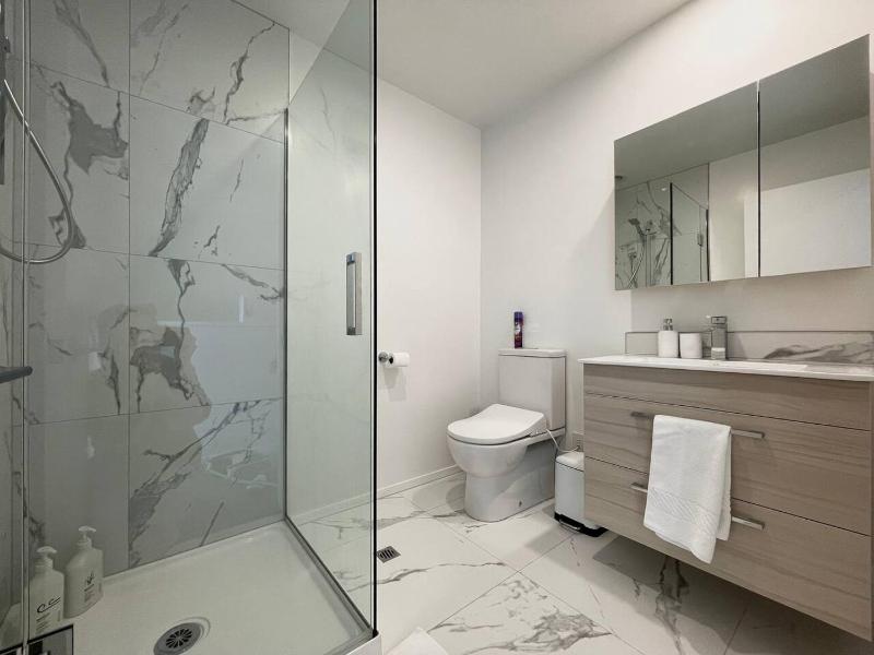 Parkside Two Bedroom Townhouse with Free Parking - image 15