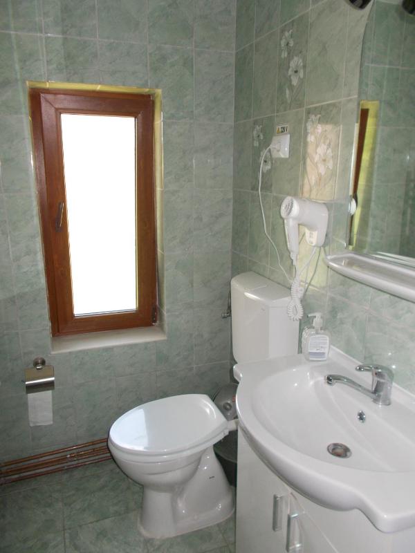 Quadruple Room with Bathroom image 3