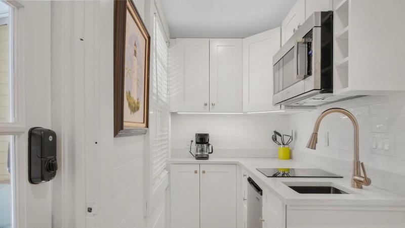 Calusa Suite by Last Key Realty - image 30