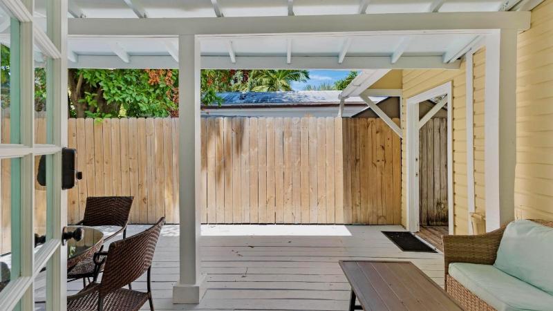 Calusa Suite by Last Key Realty - image 9