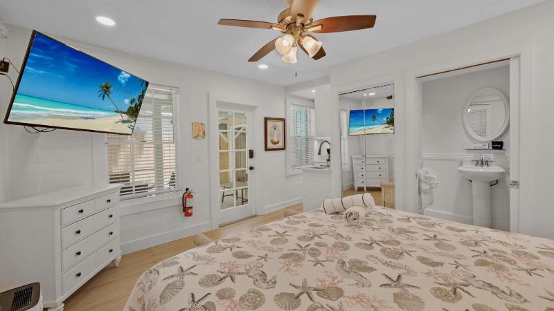 Calusa Suite by Last Key Realty - image 11