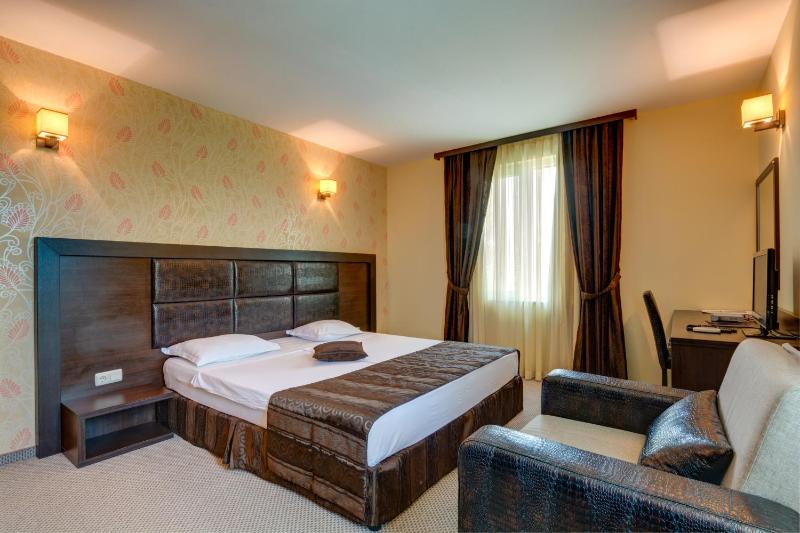 Triple room No Balcony and Free Parking image 1