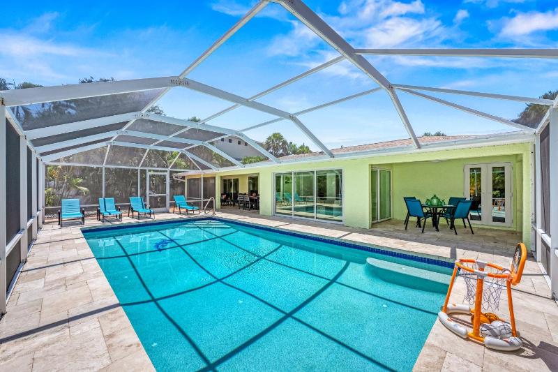 Palm Island Life - Heated Pool Canal Front Fire Pit Walk to Siesta Beach - image 37