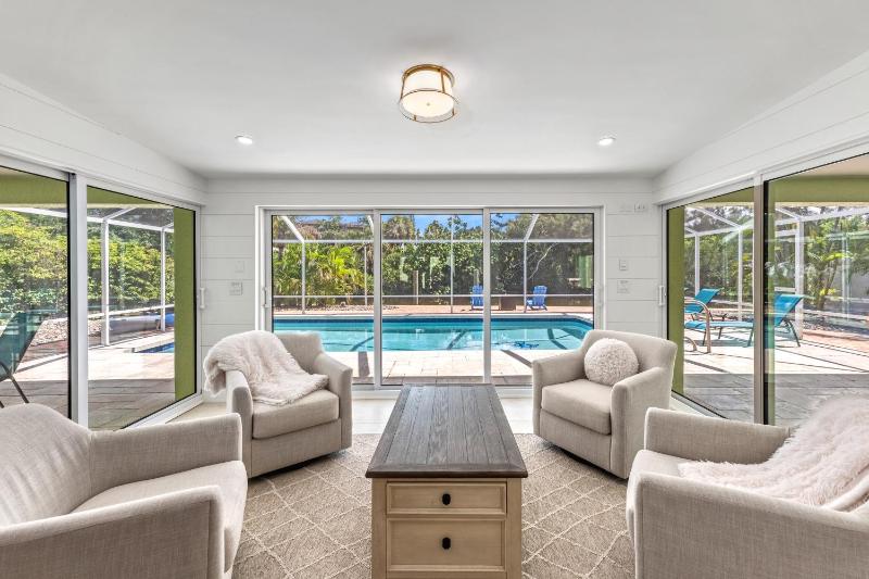 Palm Island Life - Heated Pool Canal Front Fire Pit Walk to Siesta Beach - image 18