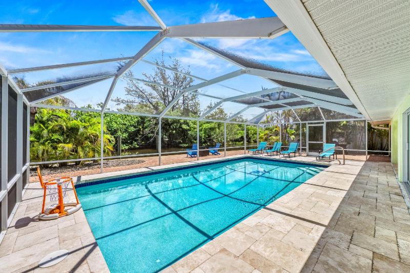 Palm Island Life - Heated Pool Canal Front Fire Pit Walk to Siesta Beach - image 48