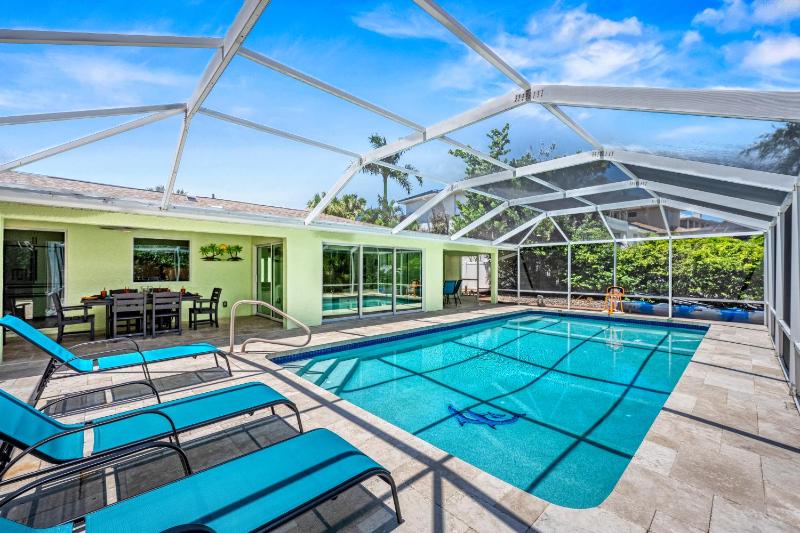 Palm Island Life - Heated Pool Canal Front Fire Pit Walk to Siesta Beach - image 38