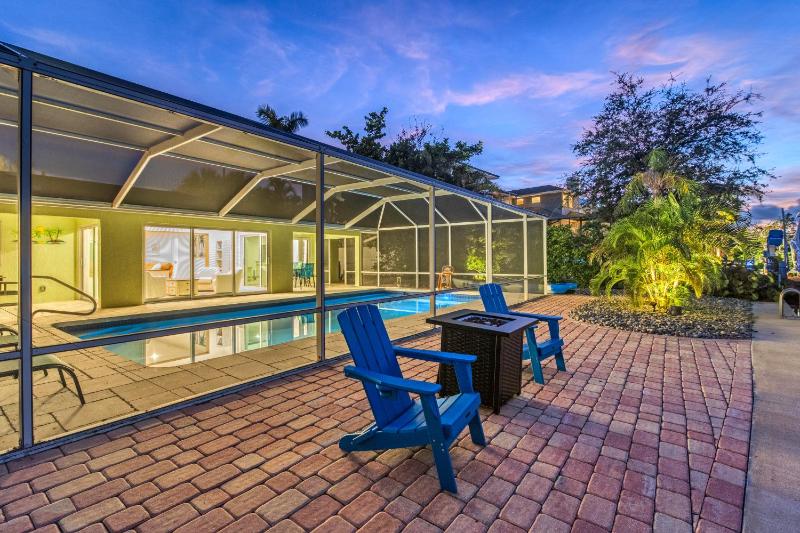Palm Island Life - Heated Pool Canal Front Fire Pit Walk to Siesta Beach - image 35