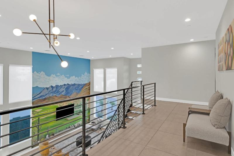 Modern Dreamland in Old Town - image 10