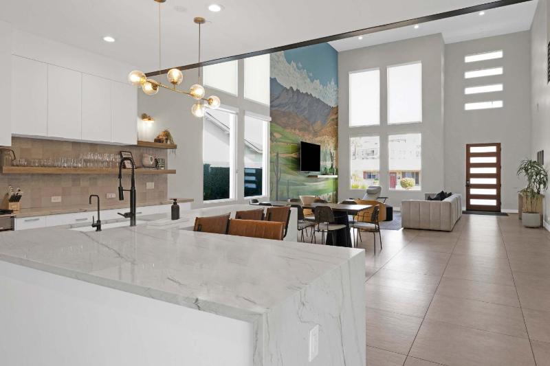 Modern Dreamland in Old Town - image 24