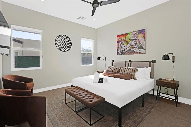 Modern Dreamland in Old Town - image 32