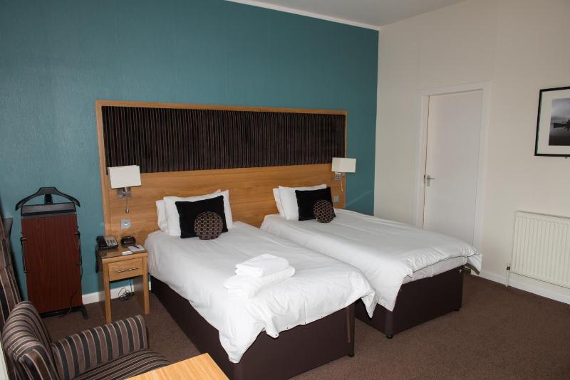 Superior Twin Room image 2