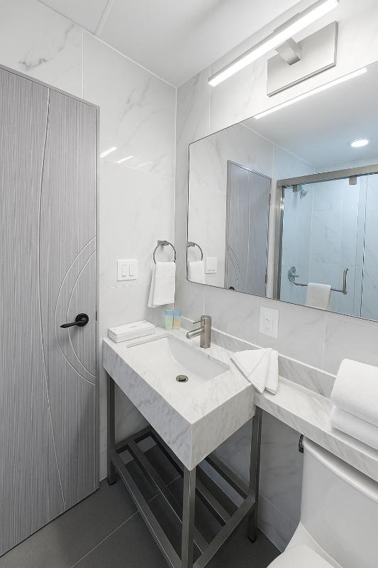 LIV Hotel Bronx GRAND OPENING - image 8