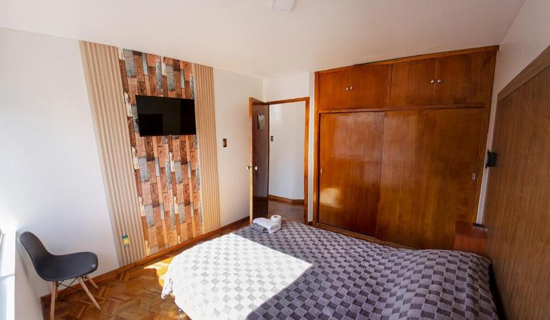 Tu hogar en Sopocachi centro amplio departamento - image 3