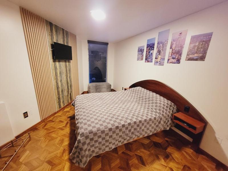 Tu hogar en Sopocachi centro amplio departamento - image 11