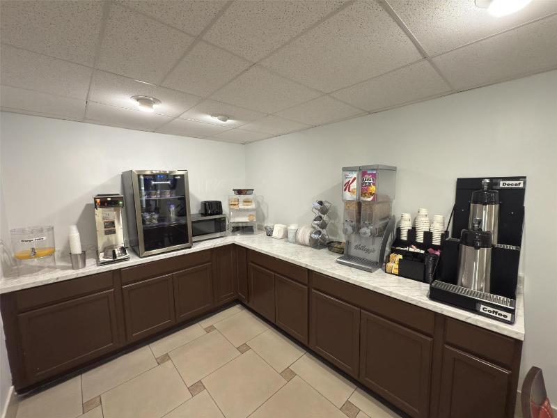 SureStay by Best Western Jacksonville Airport - image 11