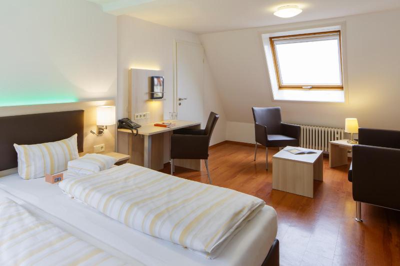 Superior Double Room image 3