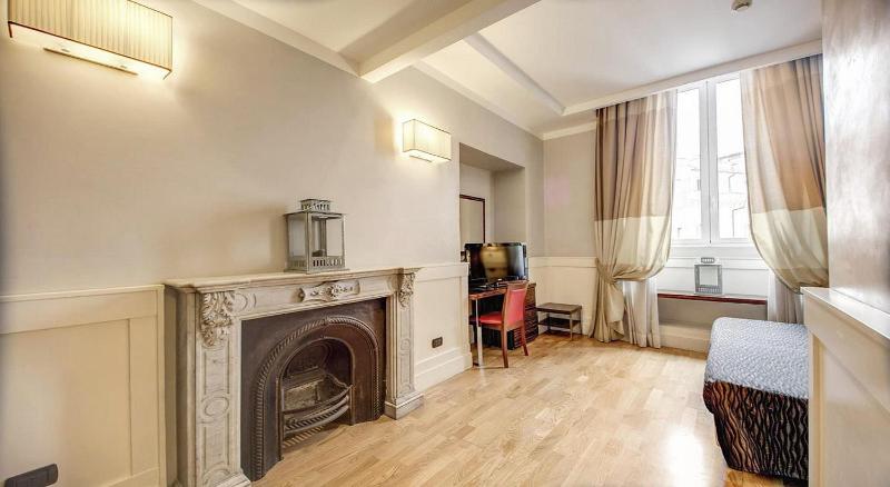 Superior Triple Room image 3
