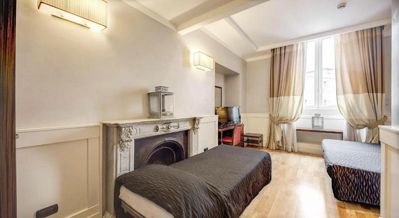 Superior Triple Room image 4