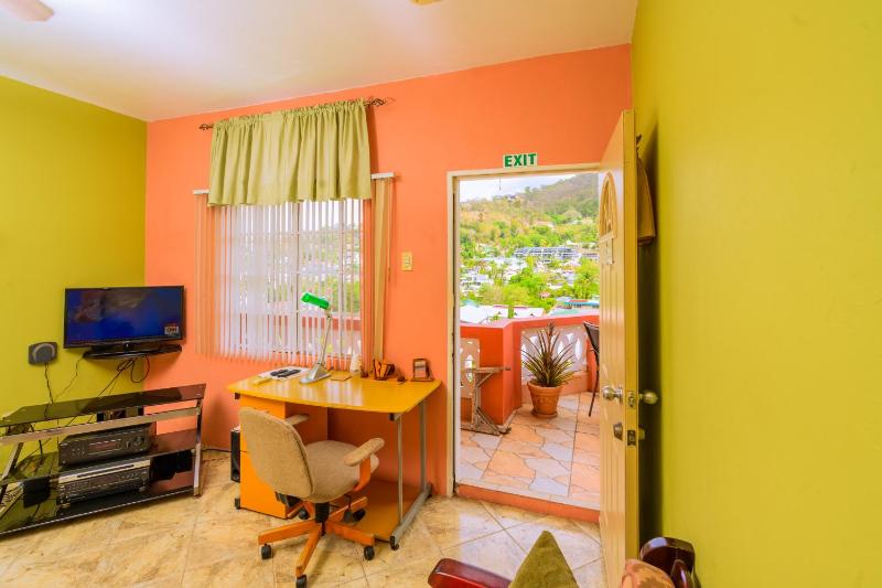 Carolyn's View Guesthouse - image 3