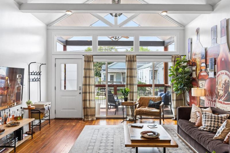 Classic Louisville Home with Contemporary Upgrades - image 23