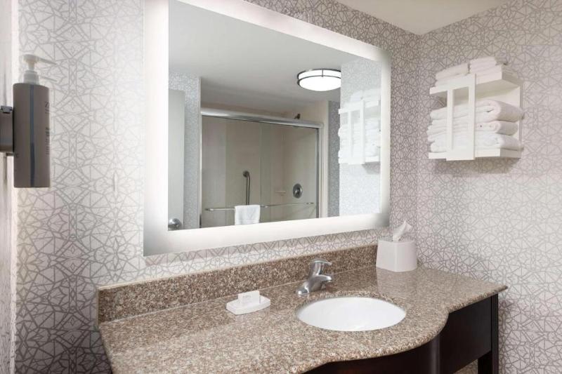 Hampton Inn & Suites Savannah-Airport - image 23