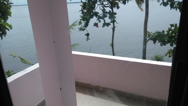 Orchid Lake View Homestay - image 25
