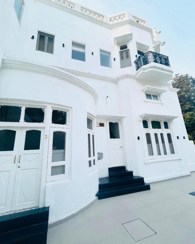 Grand Villa - image 1