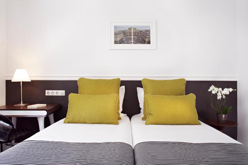 Standard Twin Room image 2