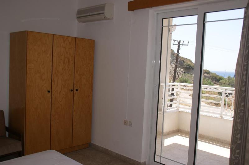 Standard Triple Studio image 2