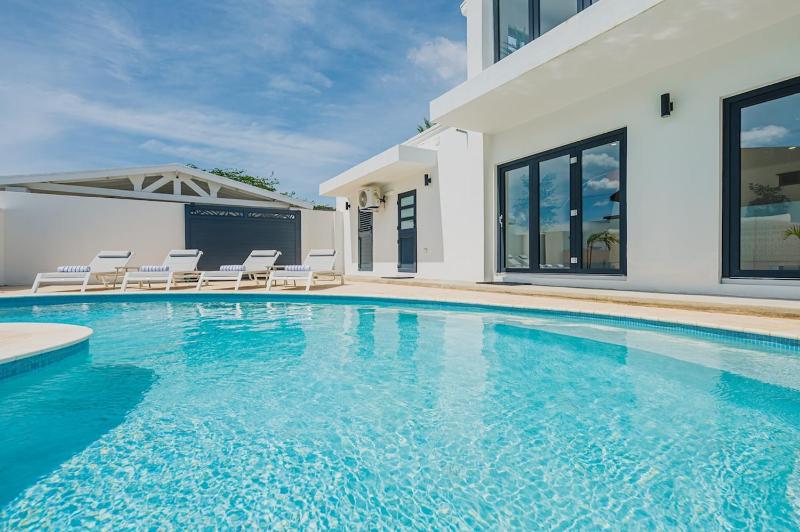 5BR Villa with Pool & Patio at Casa Eloisa by Bocobay - image 13