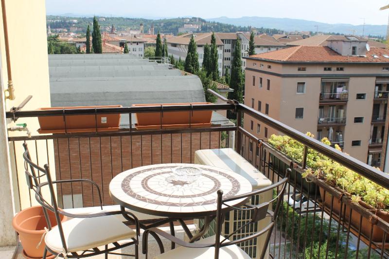 Apartment with Terrace - Via Del Pontiere 29  image 4