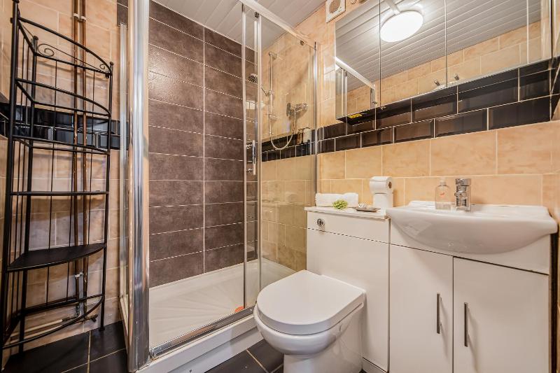 Arena Central 3 Bedrooms Free Parking Perfect for Contractors Relocation and Professional Stays - image 14