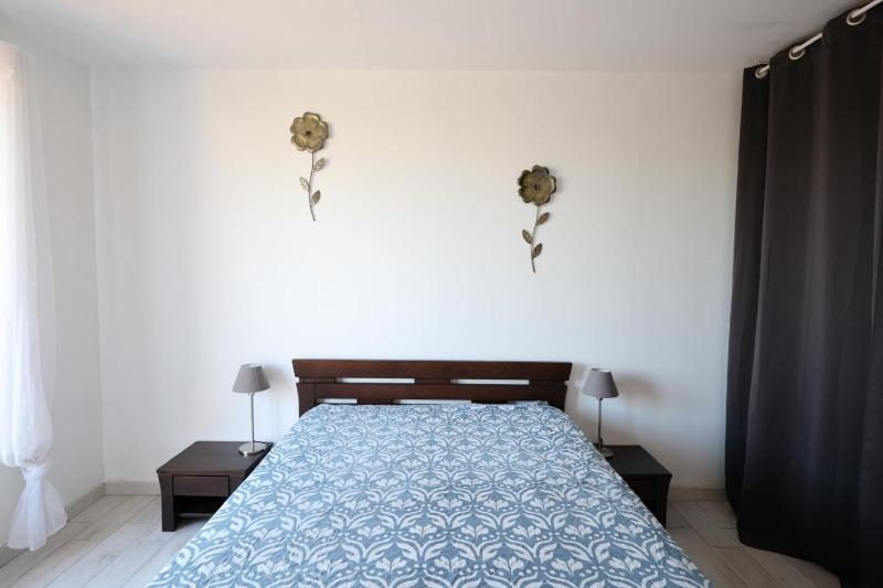 Comfortable stay near the beach and the center - image 33