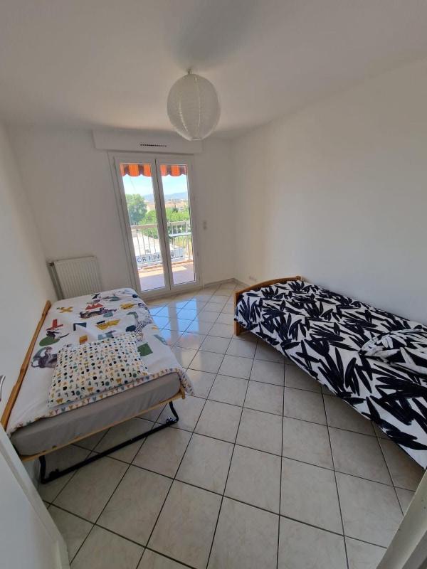 Comfortable stay near the beach and the center - image 25